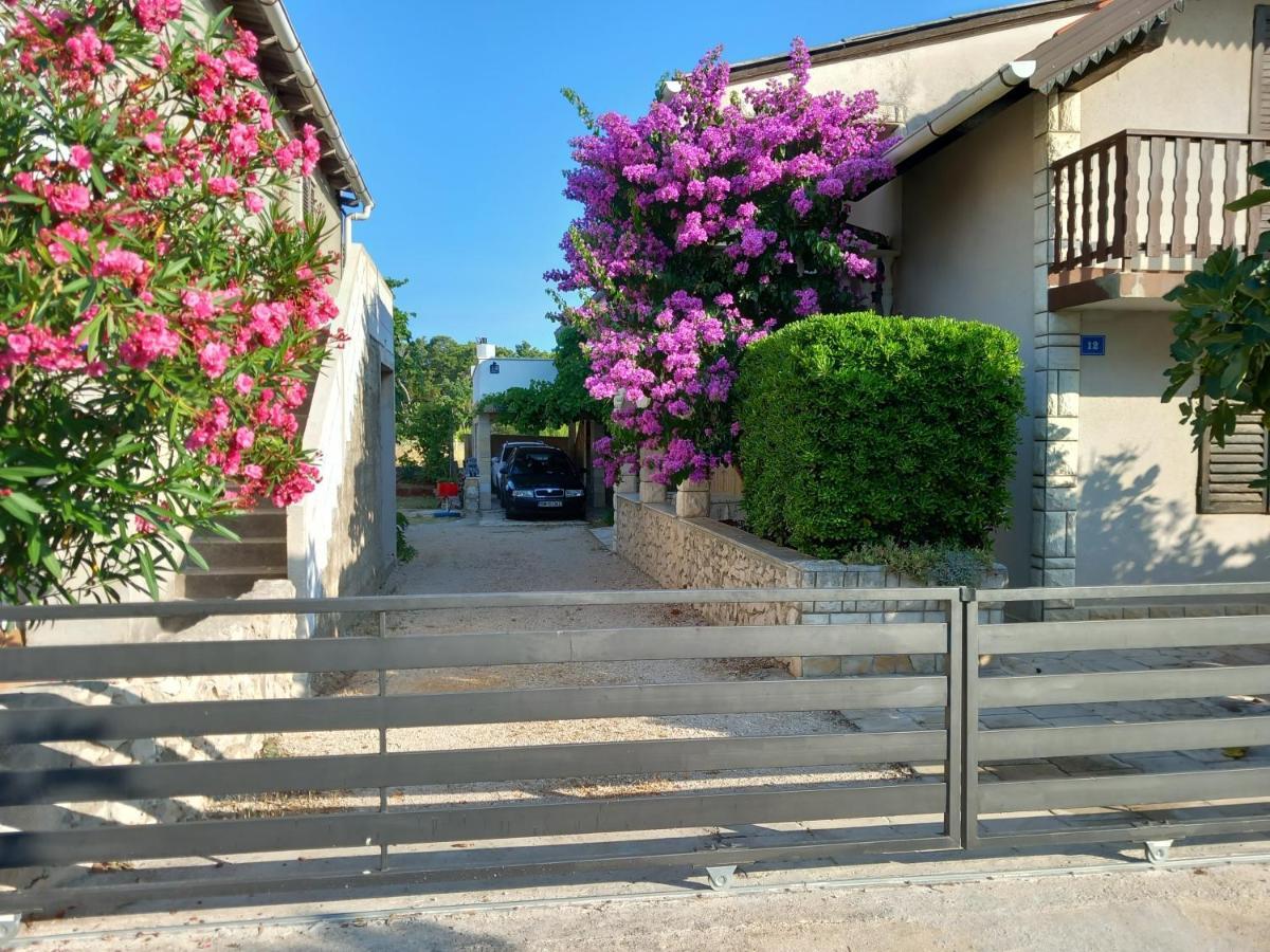 Familien Ferienhaus Vir Croatia 150M Strand Restaurant Einkaufen Buitenkant foto